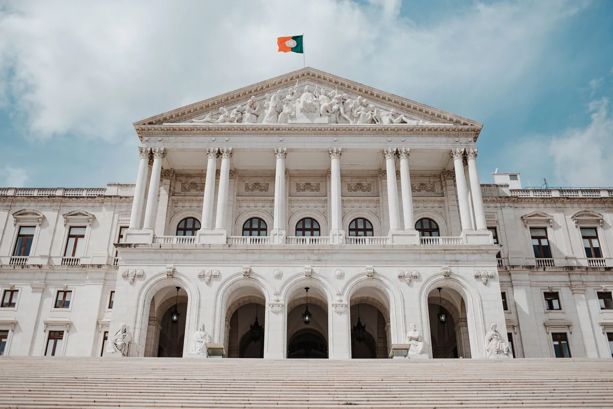 Fachada da Assembleia da República em Lisboa